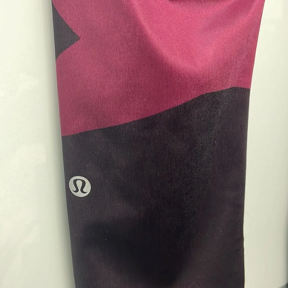 Lululemon All Sport Crop
Back Spin Stroke Dashing Purple Black size 4 - Picture 9 of 9